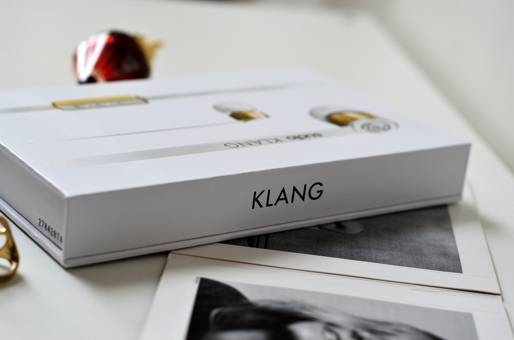 Sudio Klang White Earphones Review, Lady Goldapple