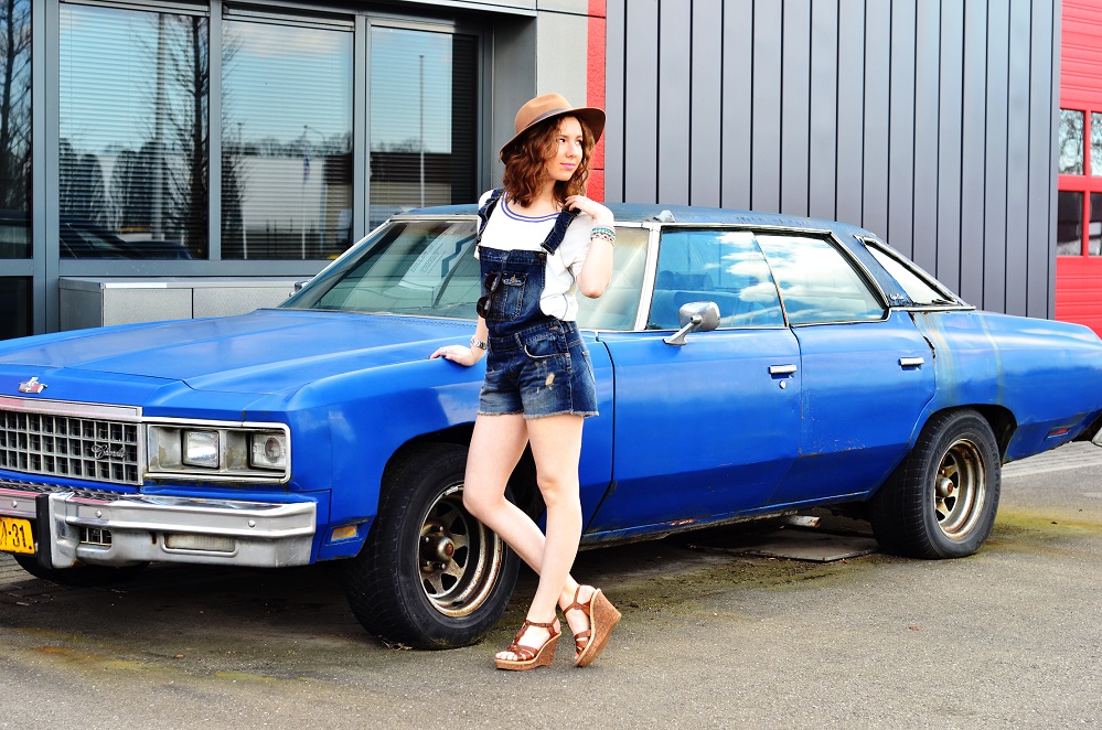combining dungarees, retro vibe, new phone, lady goldapple