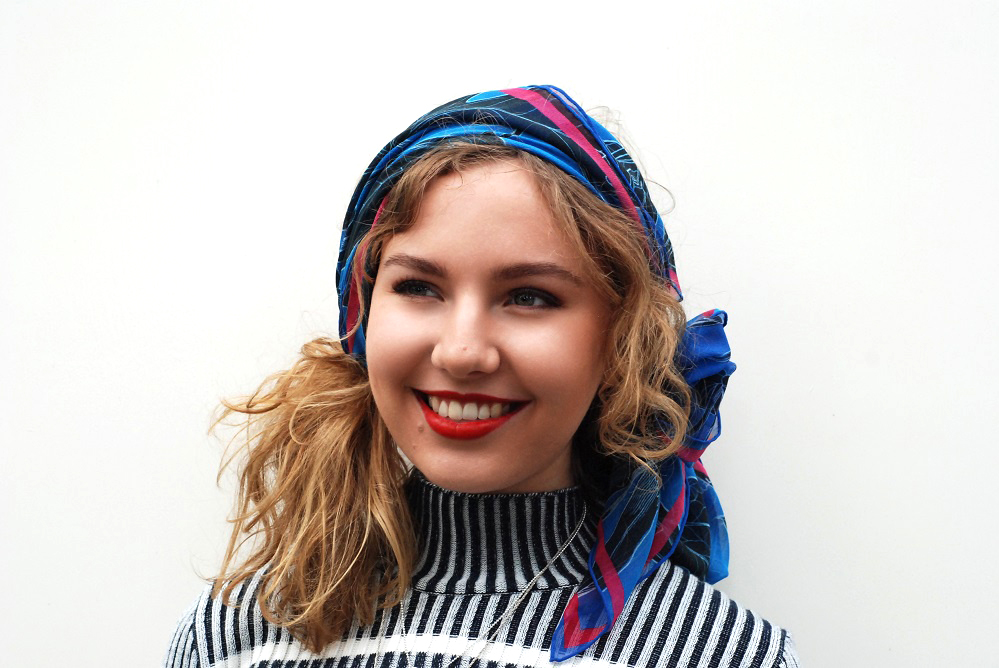 ways to wear a scarf